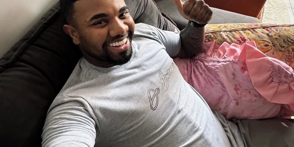 Davi Brito mostrando sua recuperação após primeira sessão de fisioterapia