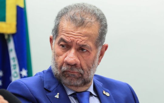 Carlos Lupi pede demissão do Ministério da Previdência após escândalo no INSS