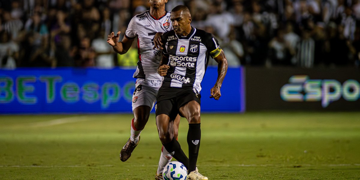 Vitória foi derrotado nesta noite de sábado e entrou na zona da degola