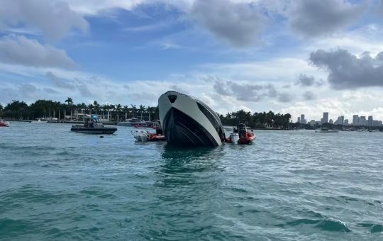 Iate afunda em Miami e mais de 30 pessoas são resgatadas sem ferimentos