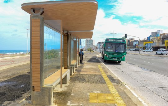Semob realiza intervenções em abrigos de ônibus de Salvador