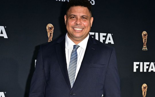 Ronaldo Fenômeno é flagrado cambaleando ao deixar restaurante; vídeo viraliza 