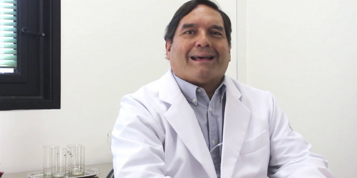 A imagem mostra o Dr Raymundo Paraná