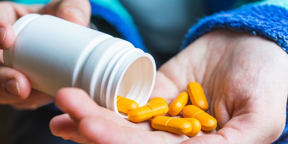 O perigo da automedicação e seus efeitos na saúde