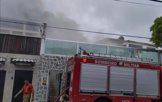 Incêndio atinge casa no bairro de Piatã nesta terça-feira (6)