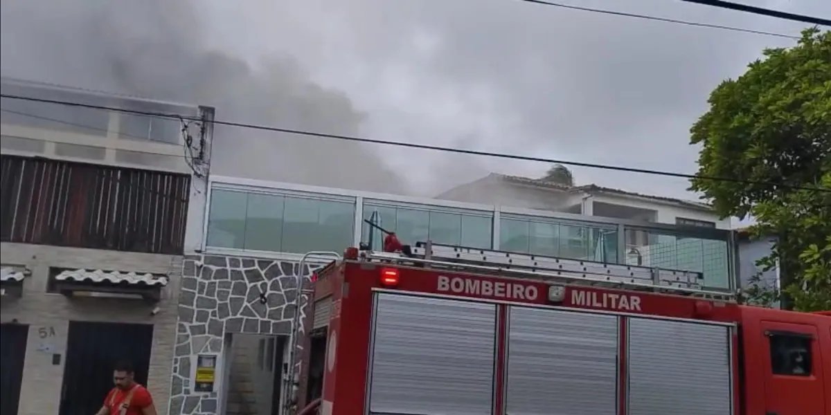 Incêndio atinge casa no bairro de Piatã nesta terça-feira (6)