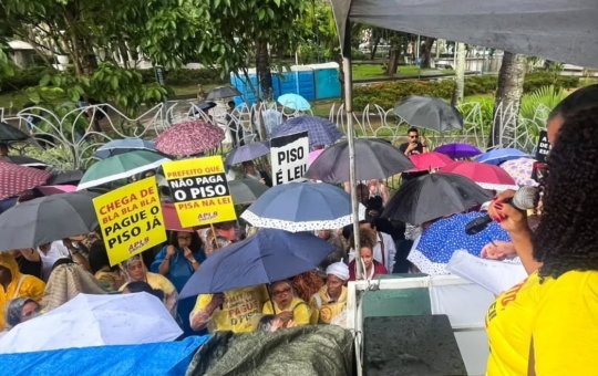 Professores da rede municipal de Salvador decretam greve por tempo indeterminado