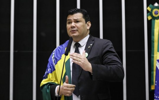 Deputado tem histórico de violência na Câmara