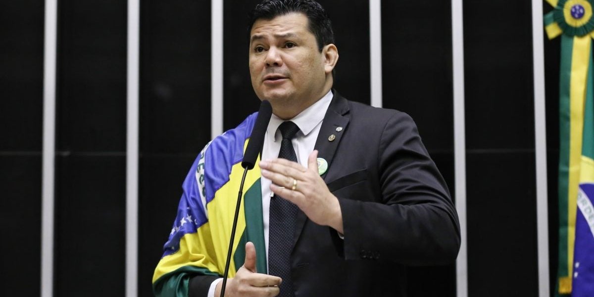 Deputado tem histórico de violência na Câmara