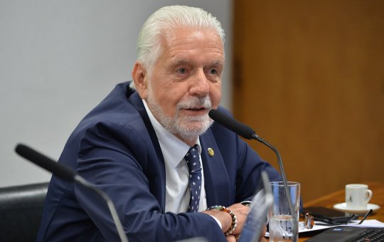 Jaques Wagner defende gestão Lula e rebate críticas sobre fraudes no INSS