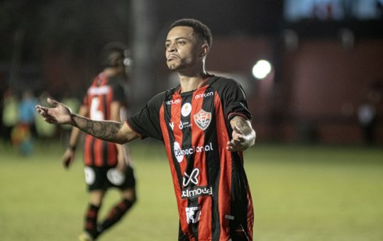 Matheusinho comenta má fase do Vitória e projeta virada de chave com ajuda da torcida
