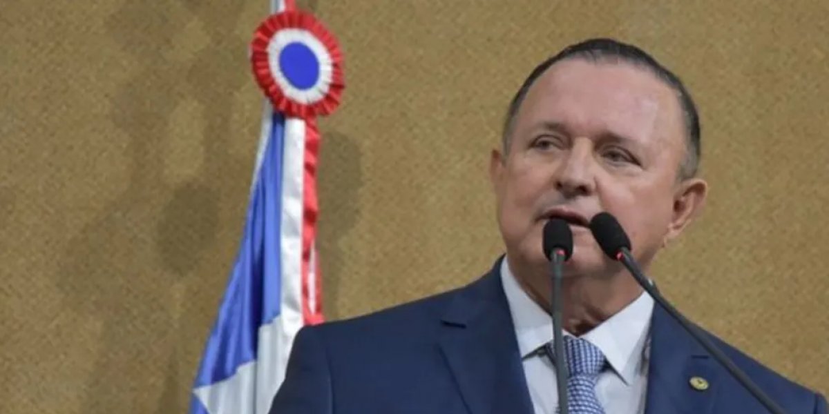 Adolfo Menezes, em foto