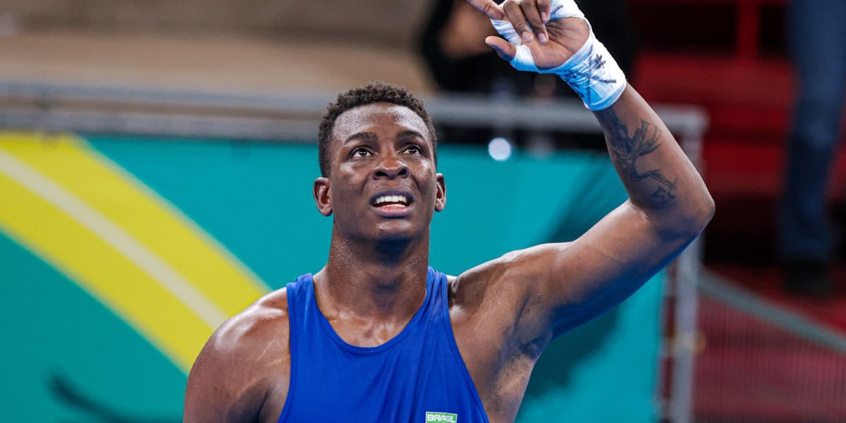 Keno vencendo uma luta nas olimpiadas de 2024