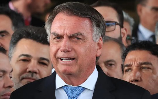Após alta, Bolsonaro participa de ato pró-anistia