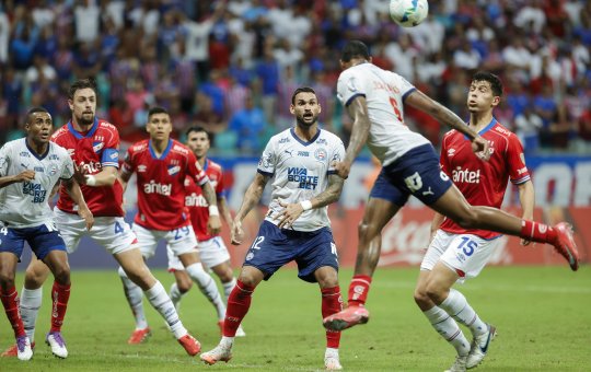Bahia perde de virada e tem liderança ameaçada na Libertadores