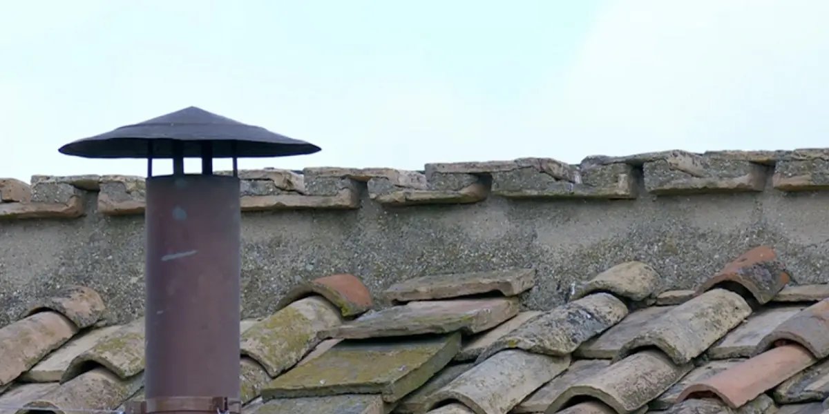 Fumaça preta saindo da chaminé