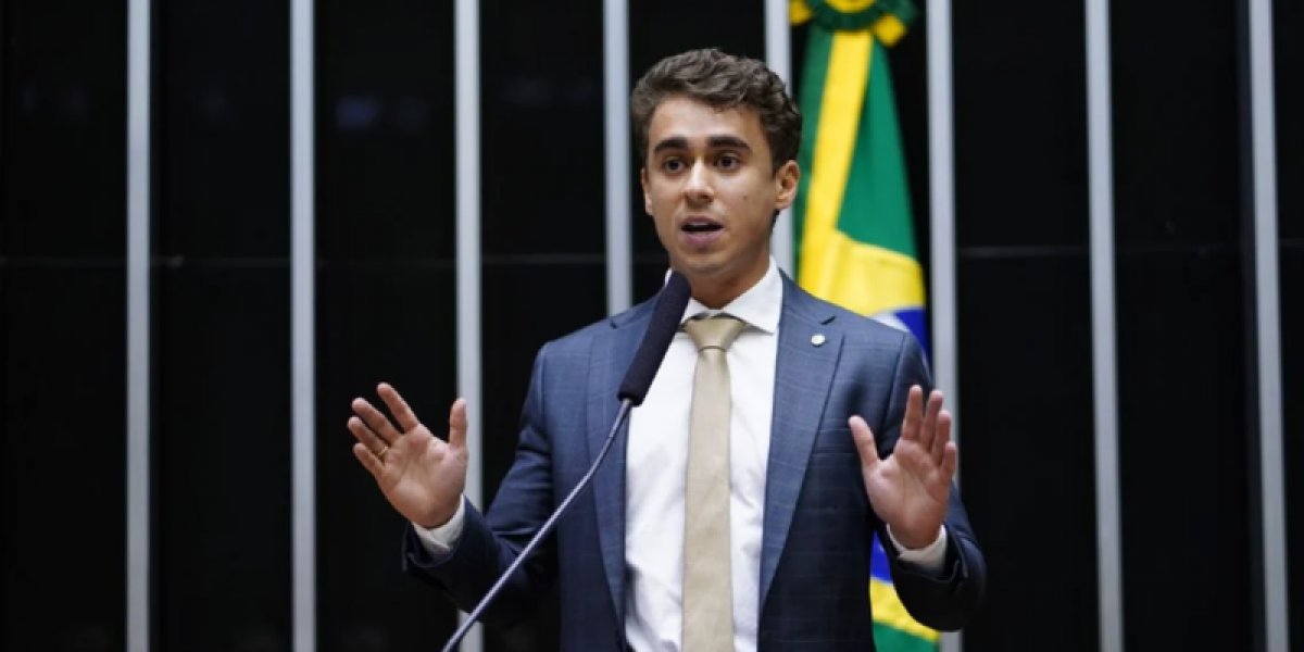 Nikolas Ferreira discursando na câmara dos deputados