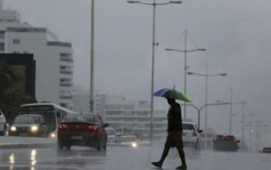 Salvador tem manhã com fortes chuvas e Codesal registra deslizamentos