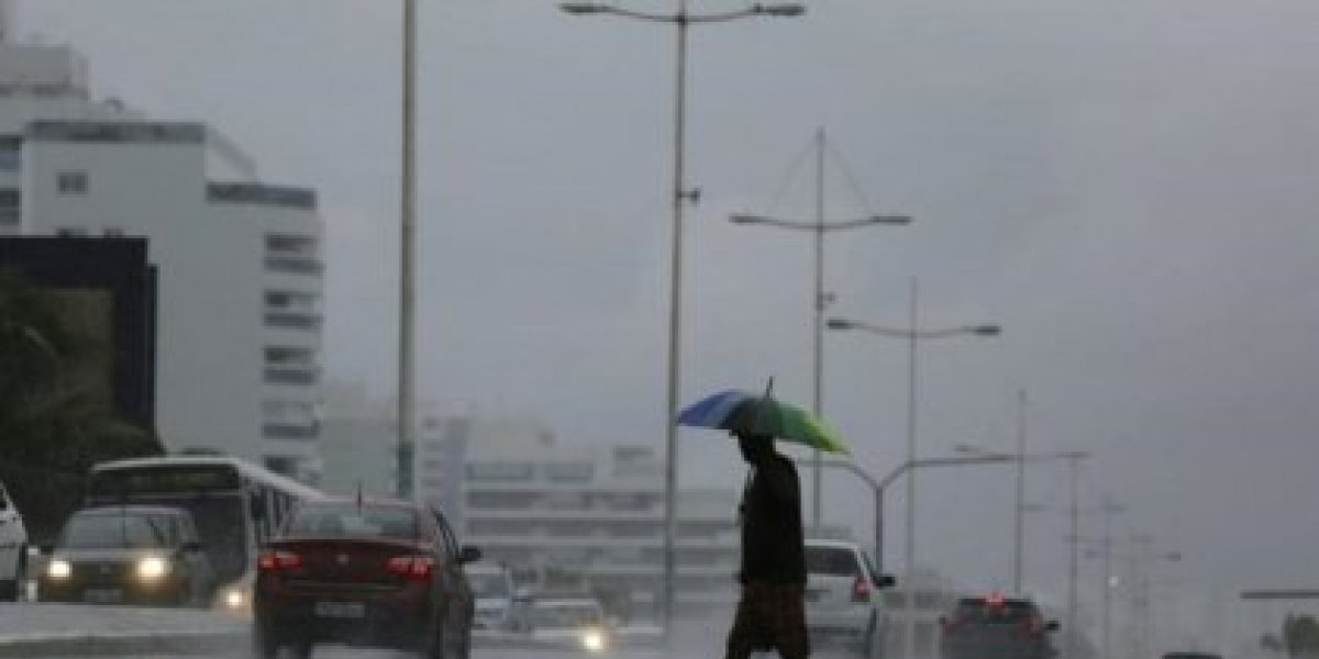 Chuvas fortes em Salvador escurem o céu e molham toda a cidade (imagem ilustrativa)