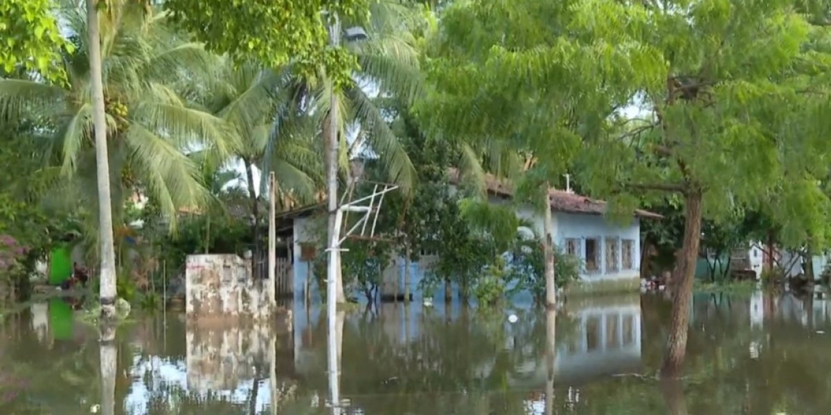 Casa "ilhada" em Lauro de Freitas