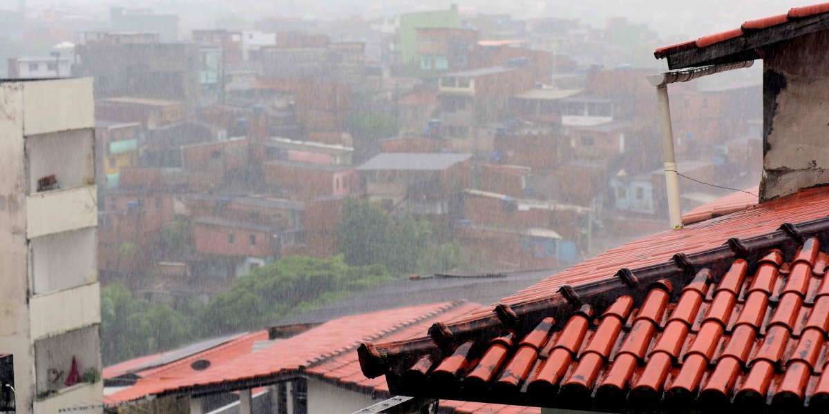 Bairros de Salvador registram até 50 mm de chuva durante a madrugada