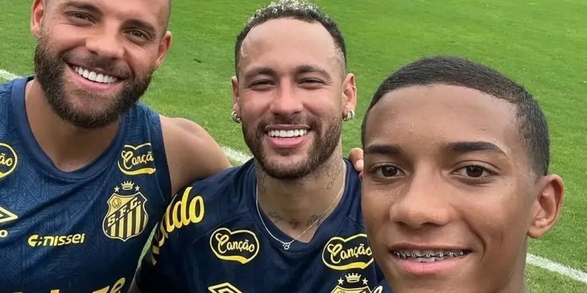 Filho de Robinho ao lado de Neymar e Guilherme