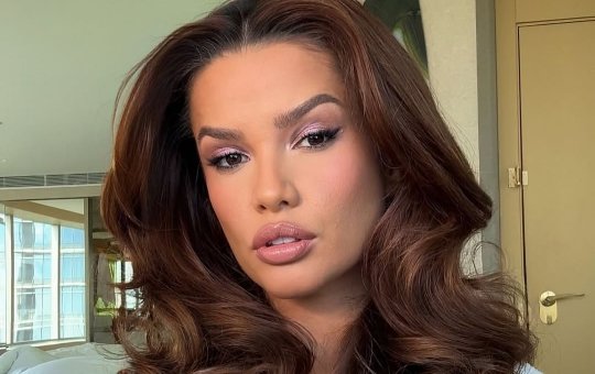 Juliette sofre acidente em casa e vai parar no hospital. “Está meio torto”