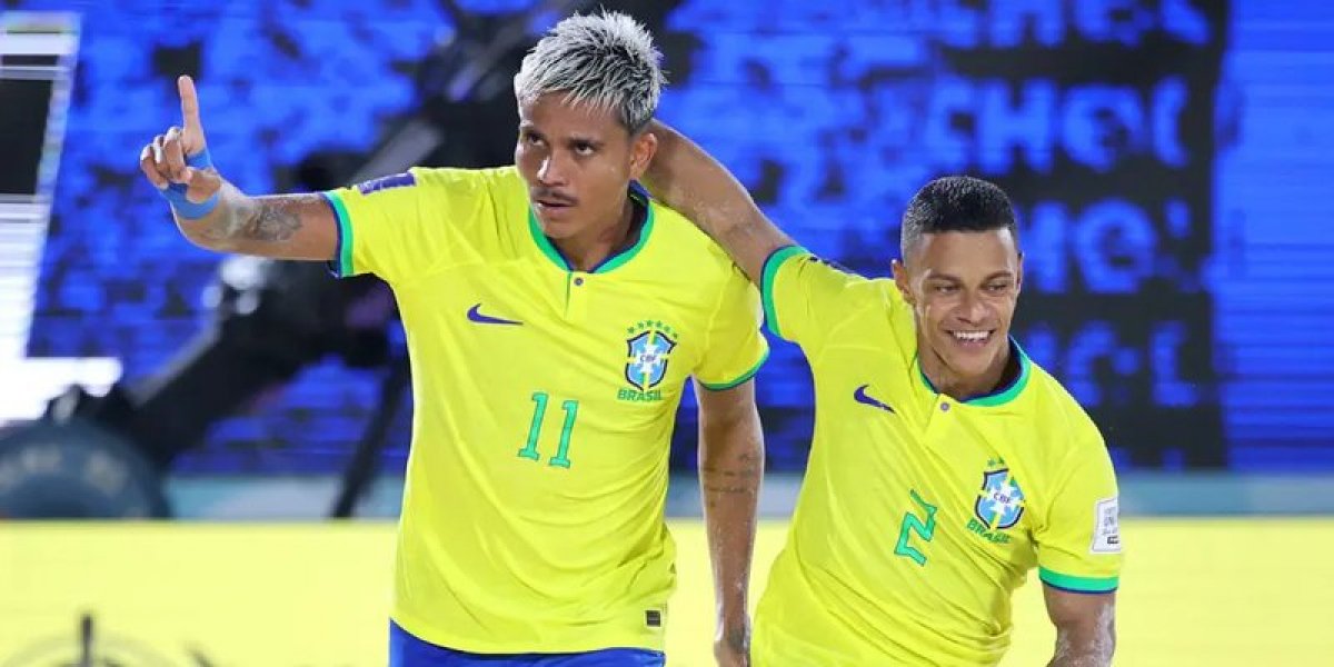 Jogadores da seleção comemorando gol