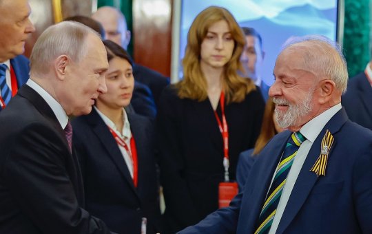 Lula se reúne com Putin em Moscou; Tarifaço de Trump foi pauta da conversa