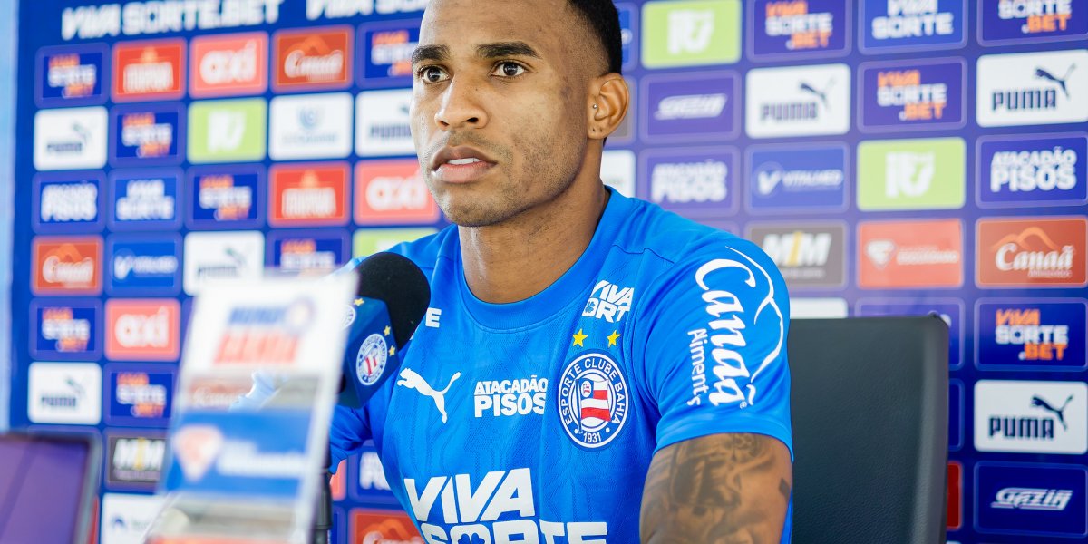Jean Lucas durante entrevista coletiva no CT Evaristo de Macedo