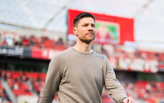 Especulado no Real Madrid, Xabi Alonso deixa clube alemão