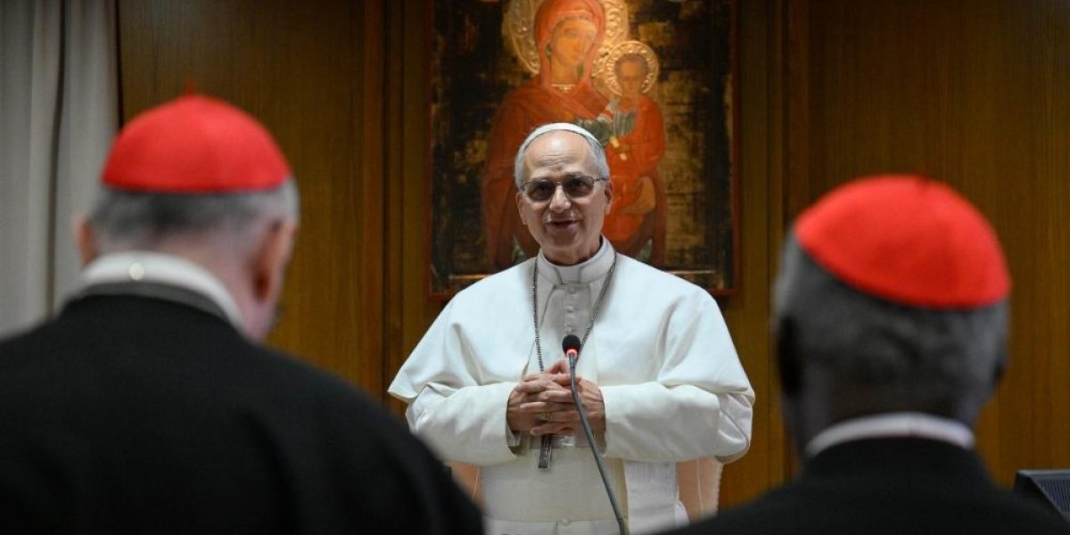 Papa Leão XIV durante audiência com cardeais