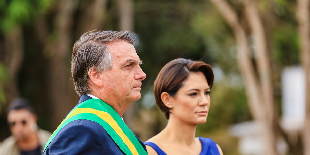 Michelle ao lado do ex-presidente Jair Bolsonaro