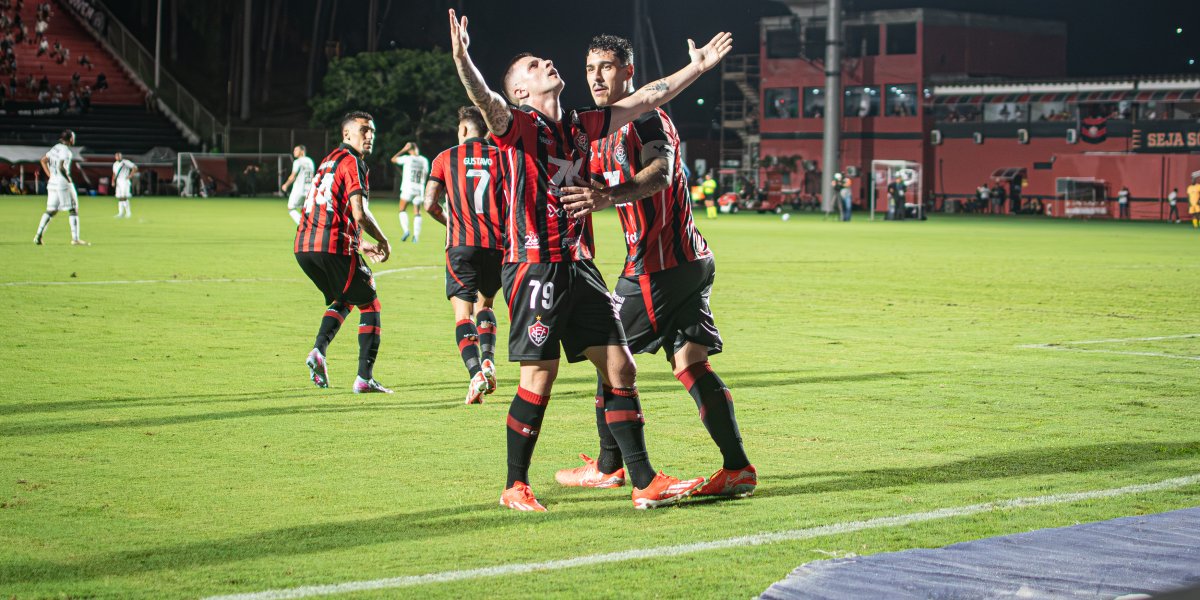Com dois gols do estreante Renato Kayzer, o Leão volta a vencer depois de cinco jogos