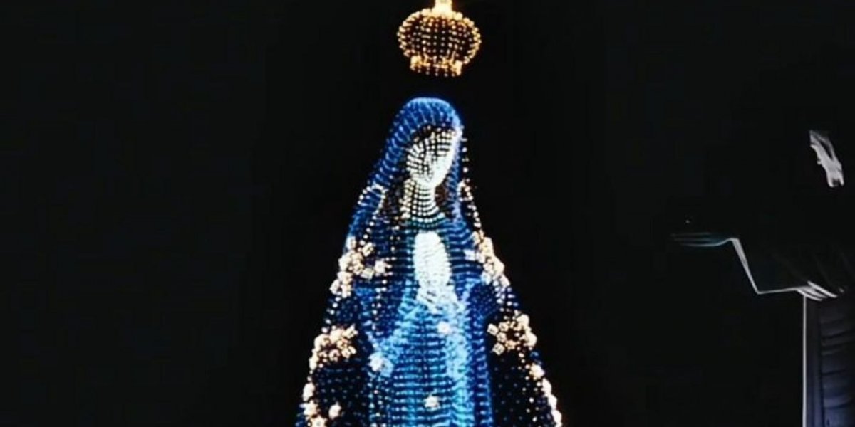 Imagem de Nossa Senhora Aparecida ao lado do Cristo Redentor