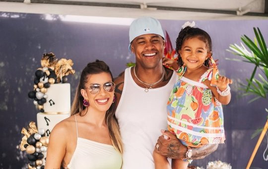 Filha de Lore Improta se machuca e dançarina desabafa: 'Belo presente de dias das mães'