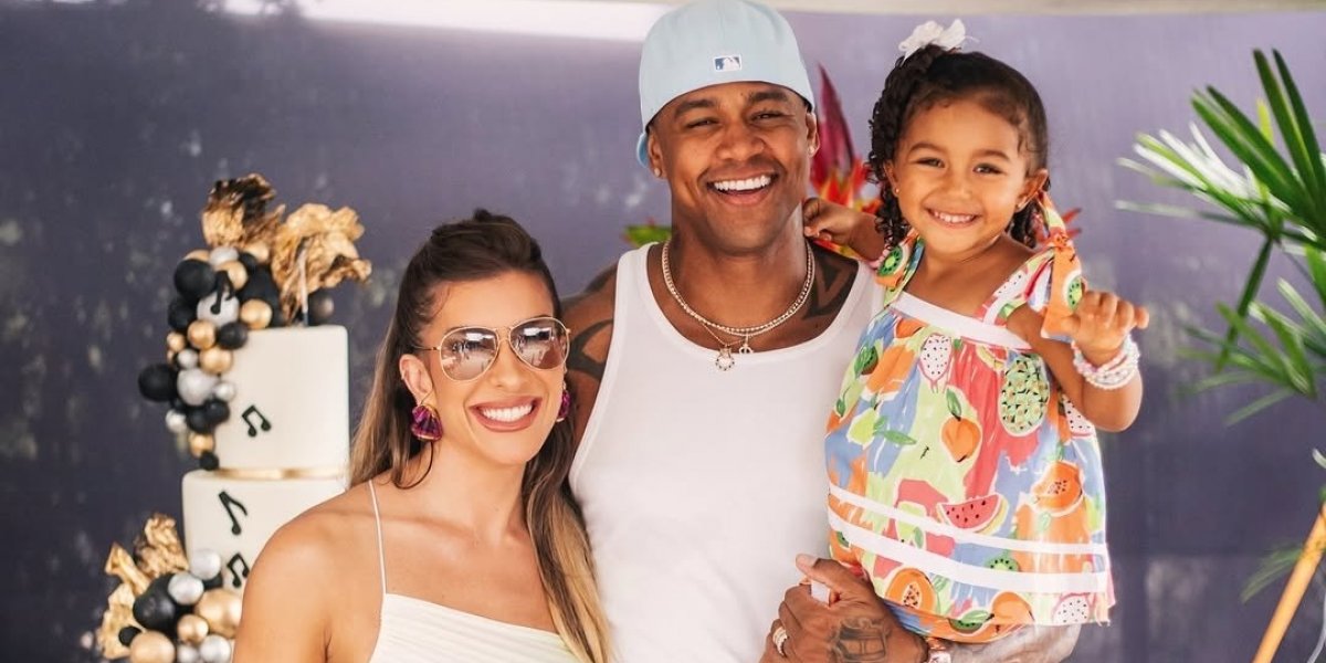 Liz Improta ao lado dos pais, Lore Improta e Léo Santana