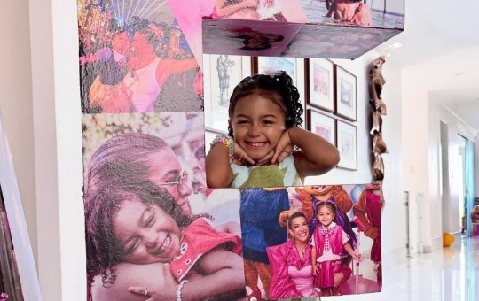 Liz Improta surpreende a web com vídeo para Dia das Mães