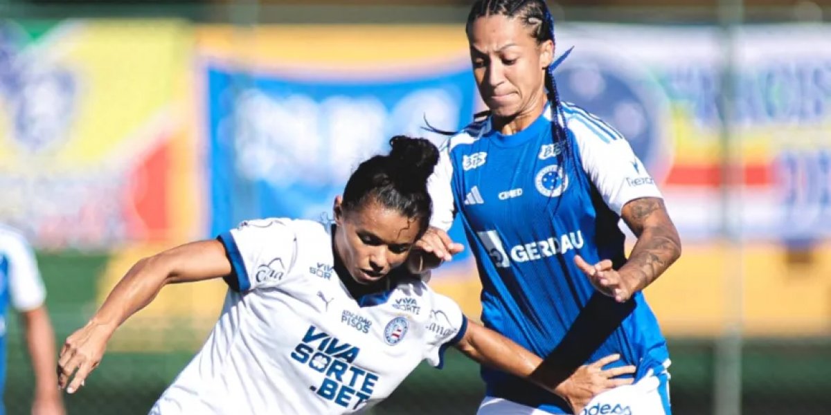 Jogadoras em disputa durante a partida