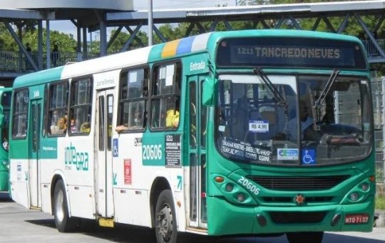 Ônibus param de circular em Tancredo Neves após confronto