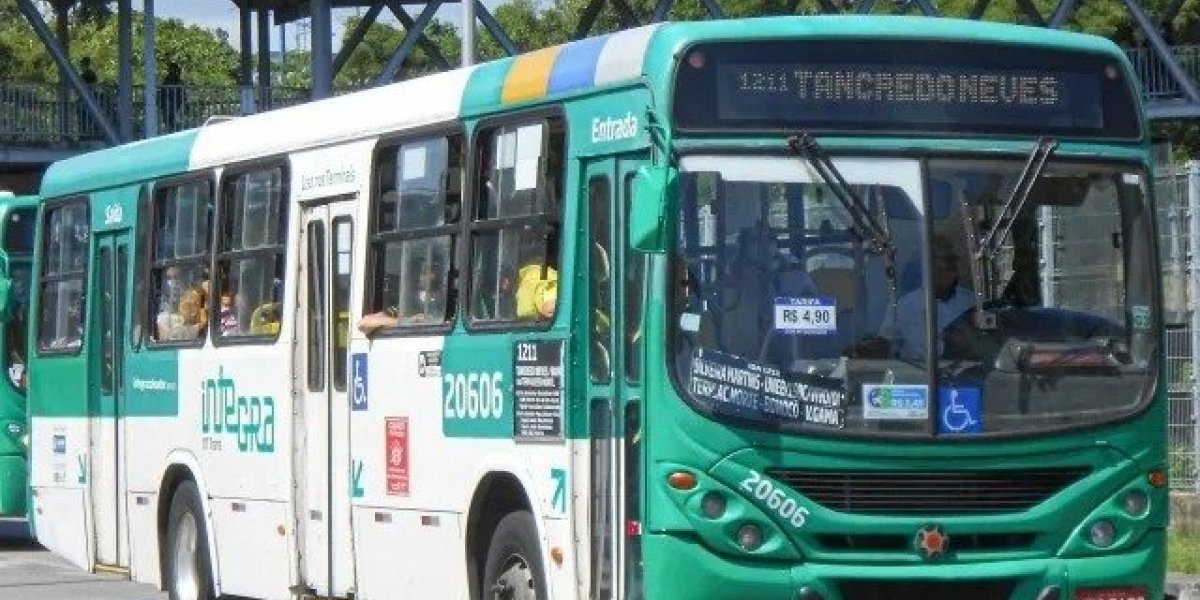 Ônibus param de circular em Tancredo Neves após confronto
