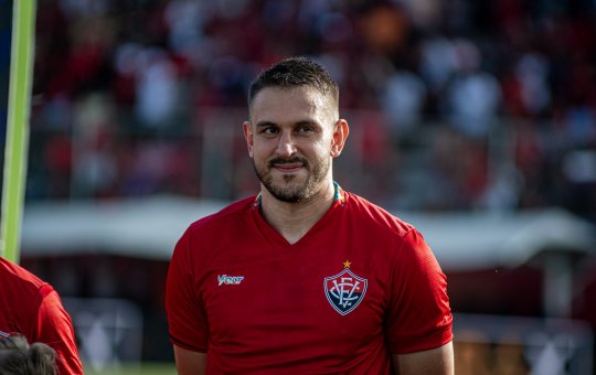 Zagueiro afirma ter sido hostilizado pela torcida e deixa o Vitória