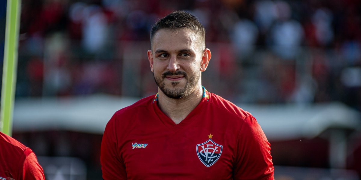 Bruno Uvini pelo Vitória
