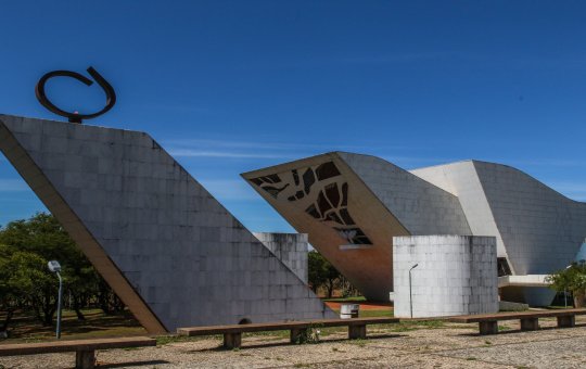 Casal é visto fazendo ‘obscenidades’ em monumento histórico