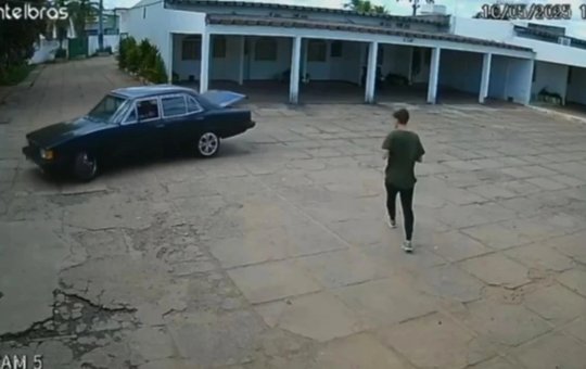 Condutor se surpreende e encontra corpo de jovem em porta-malas de seu carro