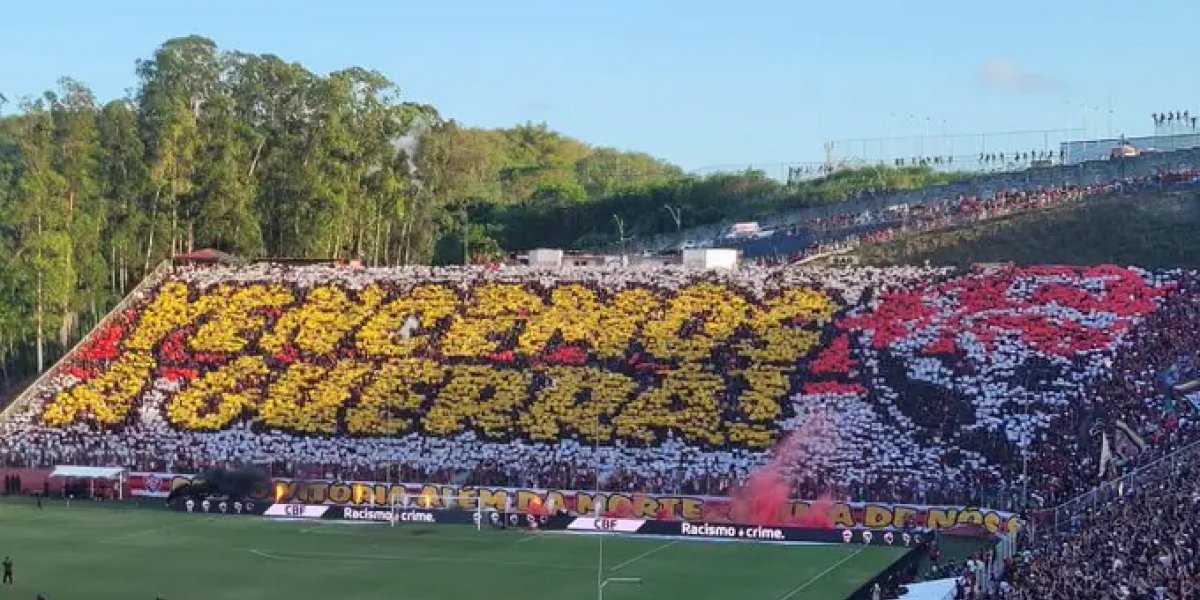 Mosaico da Torcida do Vitória "Vencemos a guerra"