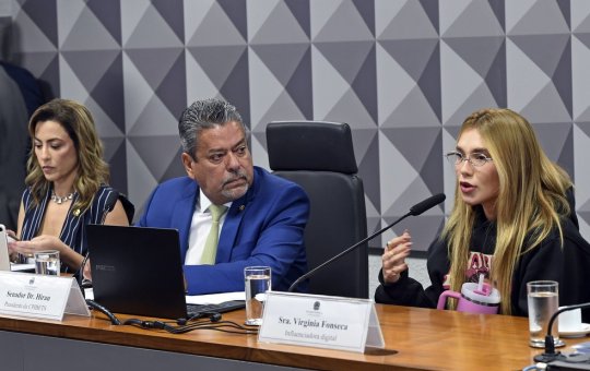 Senadora pressiona Virgínia na CPI das Bets: 'Se fosse bom, sua mãe e seu marido não estariam jogando?