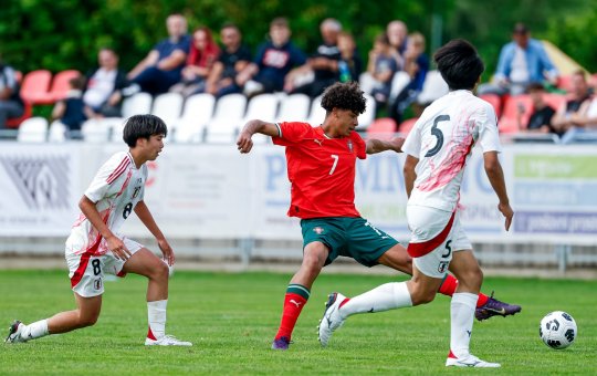 Filho de Cristiano Ronaldo faz estreia pela seleção sub-15 de Portugal 