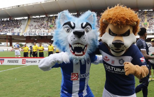 Jogadores sofrem choque de cabeça e vão para a UTI em clássico