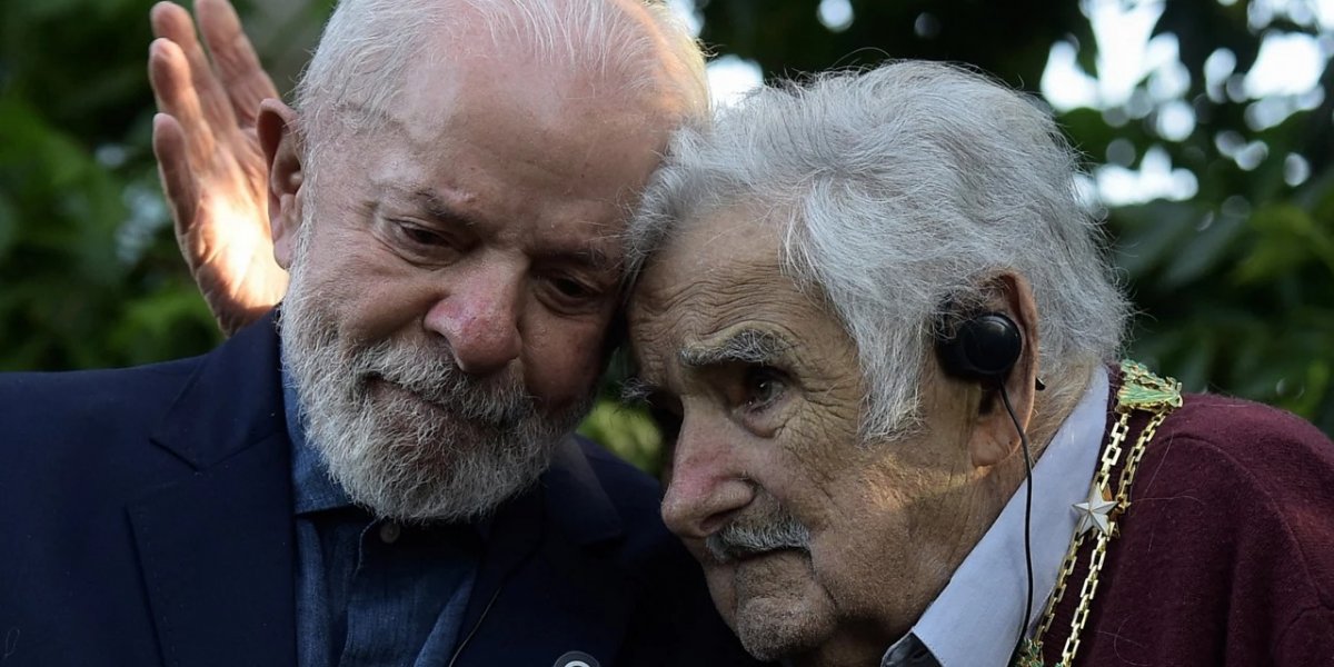 A imagem mostra o presidente Lula com Mujica